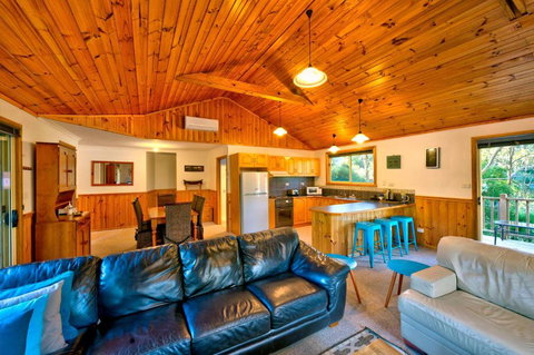 Freycinet Hideaway - Mackay Tourism 3