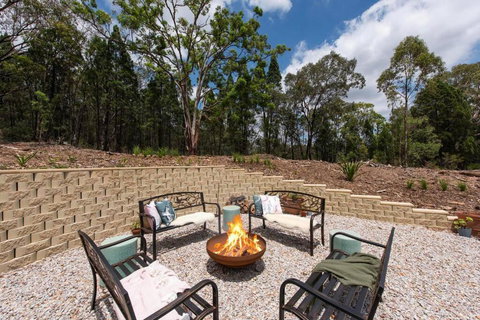 Frog Hill 8 Bedroom Luxe Rural Retreat Near Town - Mackay Tourism 1