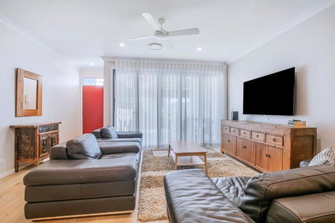 Fulcher Lane - A Zen Retreat In Modern Comfort - Mackay Tourism 4
