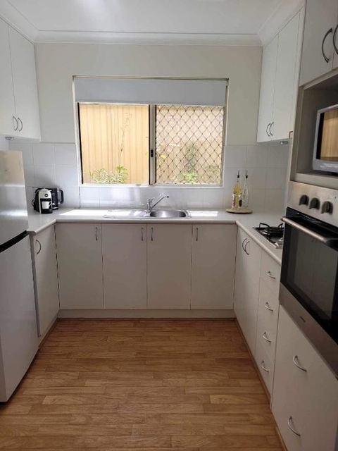 G&R Beach Cottage - Mackay Tourism 4