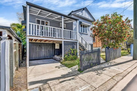Gabba Central 2 Separate Homes 1 Block 6 Bdrms - Mackay Tourism 0