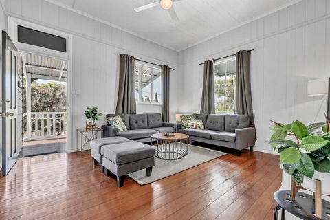 Gabba Central 2 Separate Homes 1 Block 6 Bdrms - Mackay Tourism 2