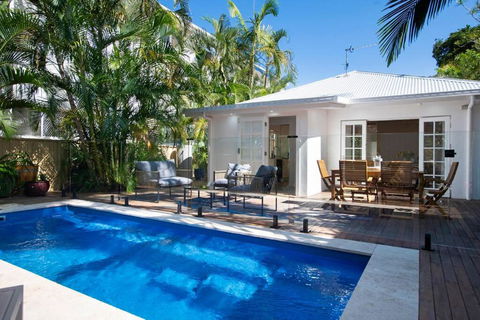 Genoa Beach House - Mackay Tourism 0