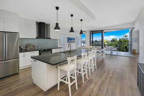 GEORGE8- THE ULTIMATE, FAMILY BEACH HOUSE! - Mackay Tourism 1