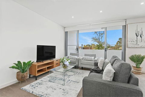 GLAD3 Gladesville Getaway Bright & Contemporary - Mackay Tourism 0