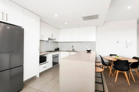 GLAD3 Gladesville Getaway Bright & Contemporary - Mackay Tourism 4