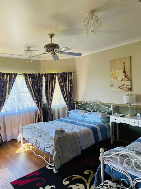 GOLDEN LACE B&B - Mackay Tourism 4
