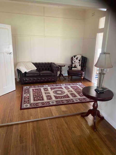 Golden Street Cottage - Mackay Tourism 0