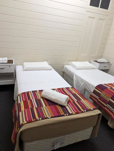 GRAND CENTRAL HOTEL PROSERPINE - Mackay Tourism 4