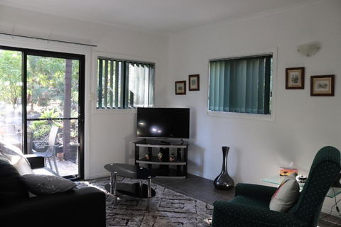 GREEN TREES CHALET Australia Zoo Close By - Mackay Tourism 3