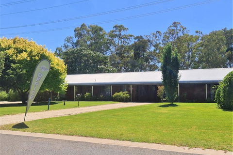Greenways Holiday Units - Mackay Tourism 1