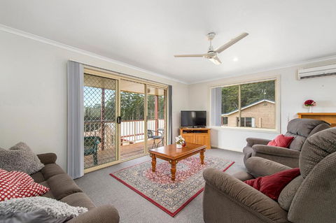 H1211 Mission Terrace Lakewood Heights Estate - Mackay Tourism 0