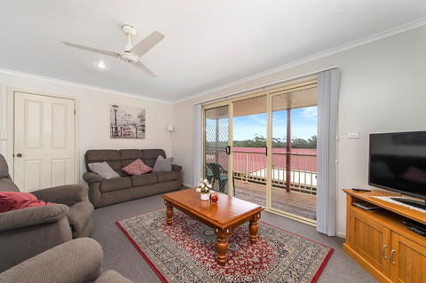 H1211 Mission Terrace Lakewood Heights Estate - Mackay Tourism 1