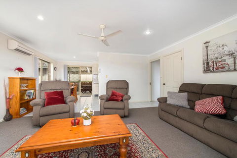 H1211 Mission Terrace Lakewood Heights Estate - Mackay Tourism 2