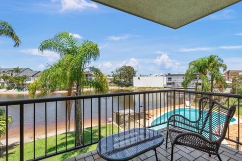 HACIENDA- CANAL VIEWS AND COMFORT - Mackay Tourism 3