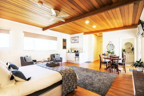 Hahndorf Lodge Pioneer Suite - Main Street Hahndorf On Site Secure Parking - Mackay Tourism 2