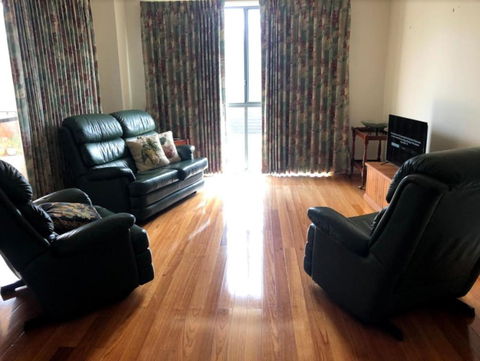 Ground Level 2BR 2BA Apartment W Courtyard - Mackay Tourism 0