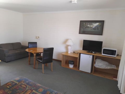 Hawker Outback Motel - Mackay Tourism 3
