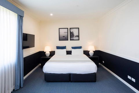 Hawkesbury Race Club Motel - Mackay Tourism 0