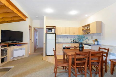 HAY SHED Chalet, Alpine-getaways - Mackay Tourism 1