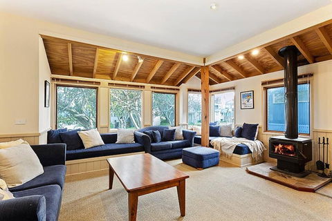 HAY SHED Chalet, Alpine-getaways - Mackay Tourism 2