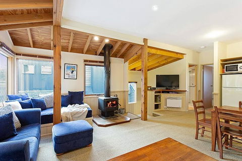 HAY SHED Chalet, Alpine-getaways - Mackay Tourism 3