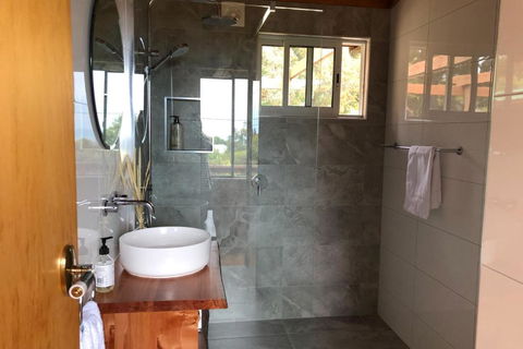 HEXAGON BEACH HOUSE Binalong Bay Of Fires Views - Mackay Tourism 3
