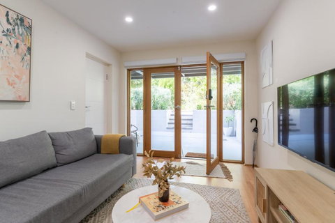 Hills Hideaway - Mackay Tourism 1