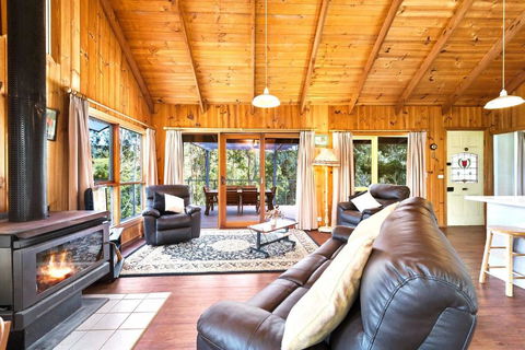 HILLSIDE HOUSE - Mackay Tourism 3