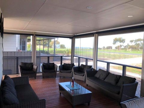Holiday Escape Milang - Mackay Tourism 0