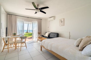 Indulge Beachfront At Dolphin Heads Resort - Lousha Bach with Mackay Tourism