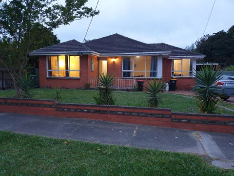 Homestay Near Dandenong Plaza - Mackay Tourism 0
