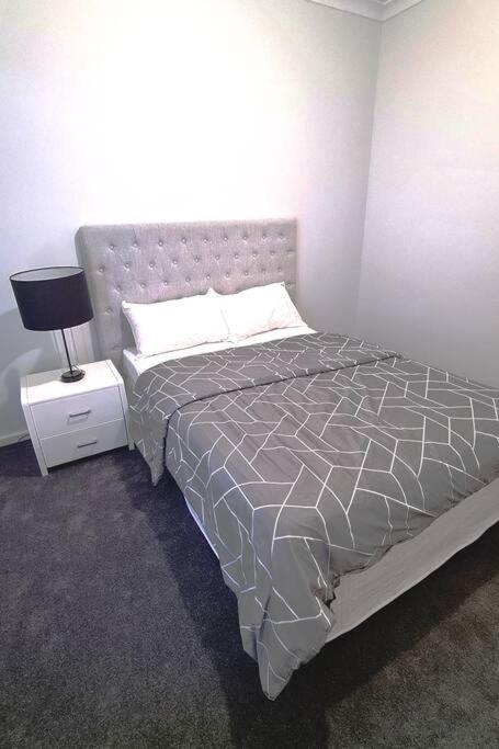 House Near The Lake Hosted By Rani - Mackay Tourism 2