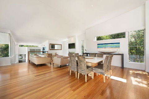 Iconic Noosa Beach House In McAnally Drive Sunshine Beach - Mackay Tourism 2