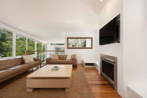 Iconic Noosa Beach House In McAnally Drive Sunshine Beach - Mackay Tourism 1