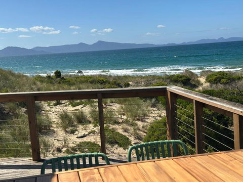 IdleWild - Secluded Absolute Beachfront Escape - Mackay Tourism 0