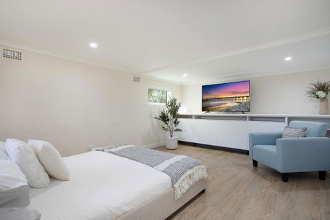 Idyllic 4-Bed Home With Alfresco Area Near Beach - Mackay Tourism 2