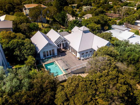 Idyllic Beach House Blairgowrie - 100m To Foreshore, 700m Walk To Village - Mackay Tourism 0