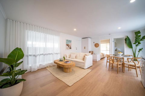 ILUKA Luxe Accommodation, Relaxed Coastal Vibe - Mackay Tourism 0