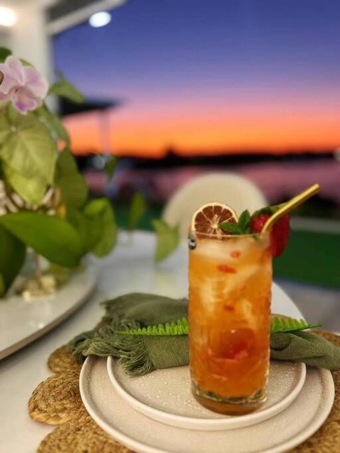 Immaculate Waterfront Residence-Masterpiece - Mackay Tourism 3