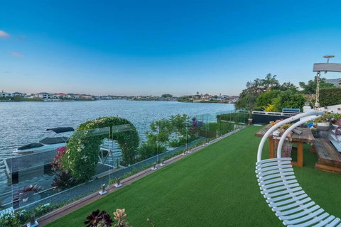 Immaculate Waterfront Residence-Masterpiece - Mackay Tourism 1