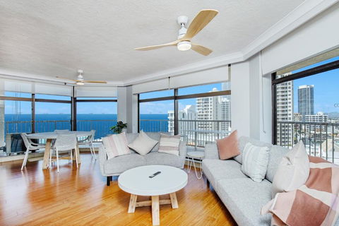 Imperial Surf Private Apartment - Mackay Tourism 0