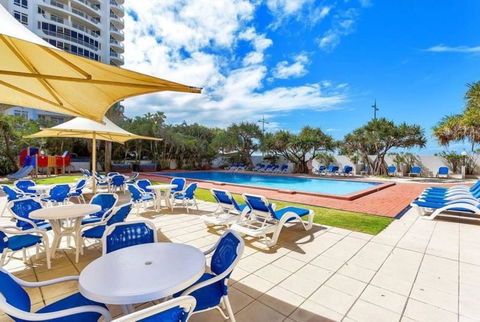 Impressive Waterfront At Chateau Beachside Resort - Mackay Tourism 1