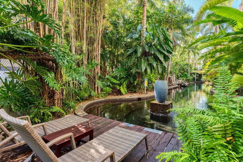 In The Tropics Balcony Oasis At The Beach Club - Mackay Tourism 2