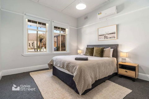 Incredible Location 2 Bed CBD Dream - Mackay Tourism 1