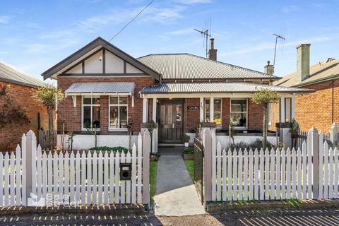 Incredible Location 2 Bed CBD Dream - Mackay Tourism 0