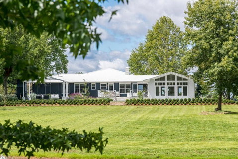 Isca House, Exeter, NSW - Mackay Tourism 0