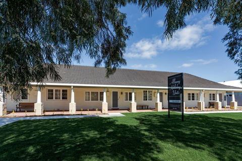 Albany Holiday Units - Mackay Tourism 0