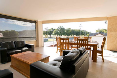 Alcedonia Retreat - Mackay Tourism 1