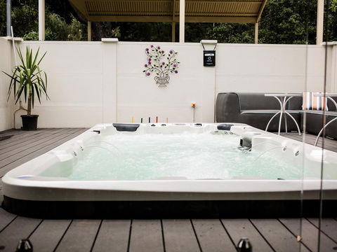 Aldgate Lodge Bed & Breakfast - Mackay Tourism 1